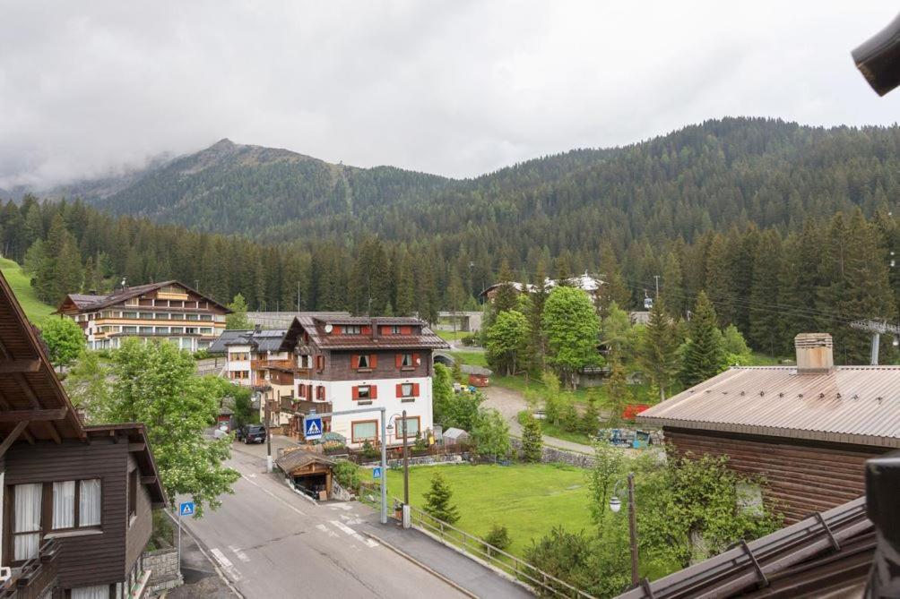 Appartement Deliziosa Mansarda Ai Piedi Della Pista 3Tre à Madonna Extérieur photo